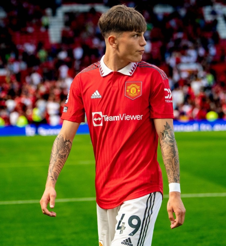 Причёска Рафаэля Леао 2022