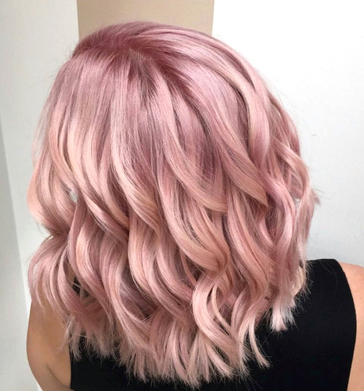 Розовое милирование на каре