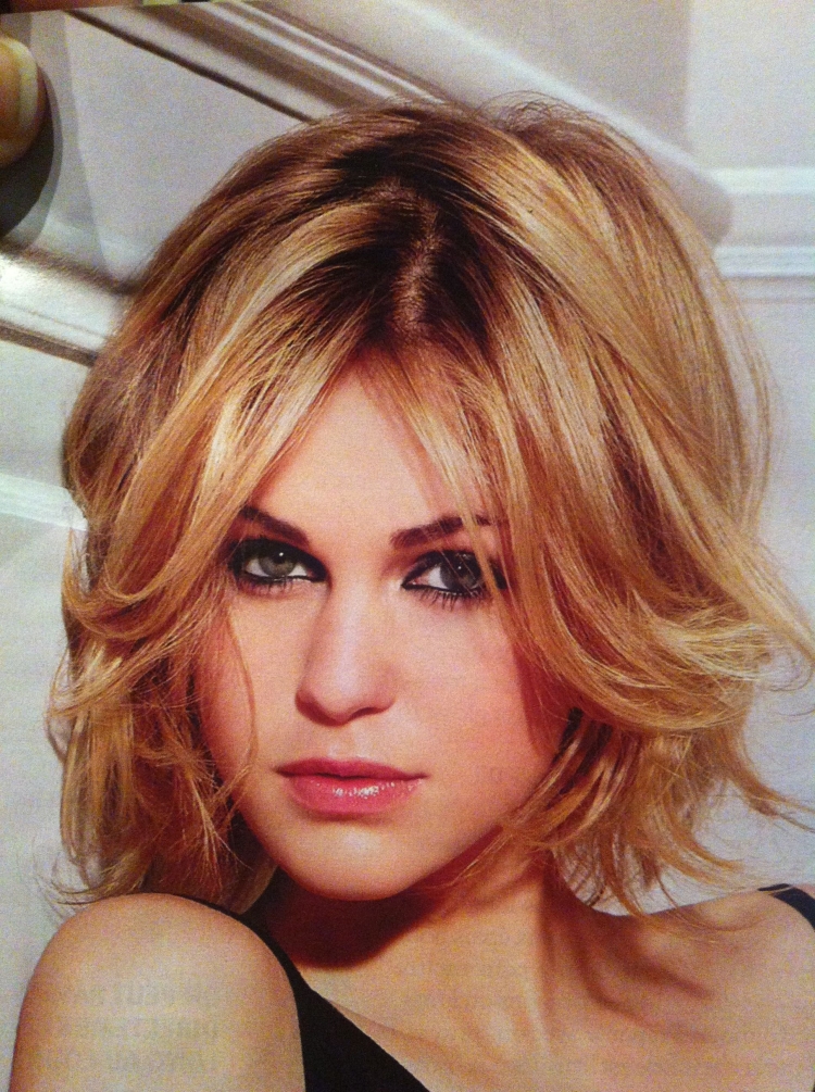 Каре Каскад лесенка вьющиеся волосы