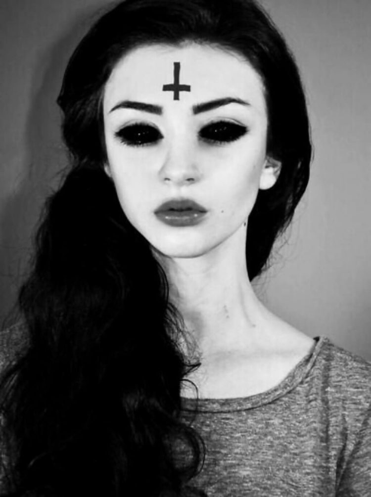 Девушка с черными глазами