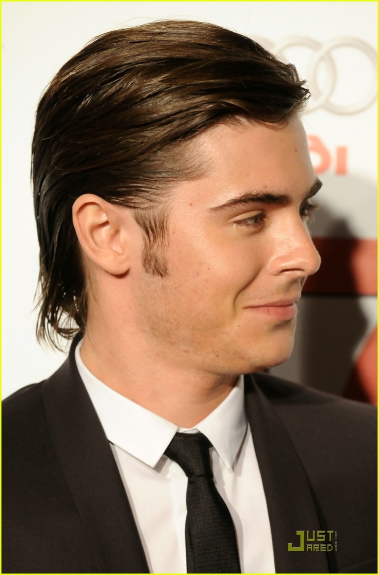 Зак Эфрон длинная стрижка