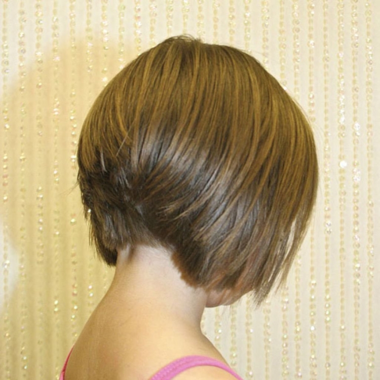 Стрижка каре на ножке