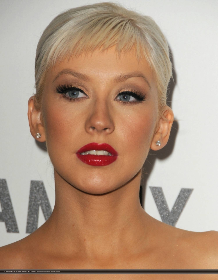 Кристина Агилера с короткой стрижкой