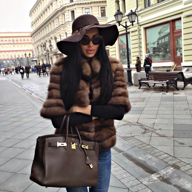 Олеся Малинская в пальто