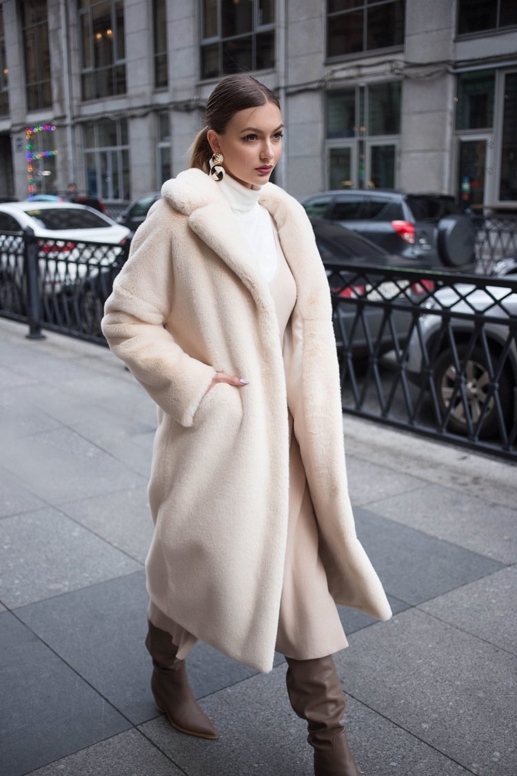 Пальто из эко меха