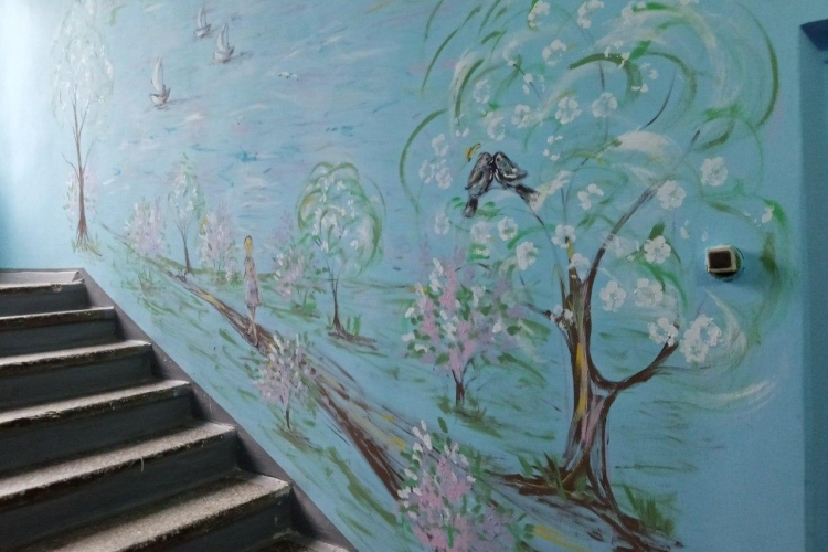 Красивый пейзаж в подъезде