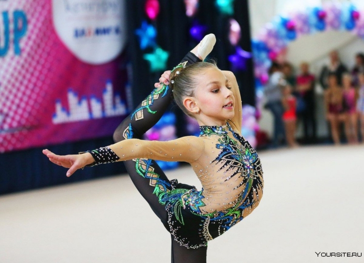 Костюм для художественной гимнастики для девочек