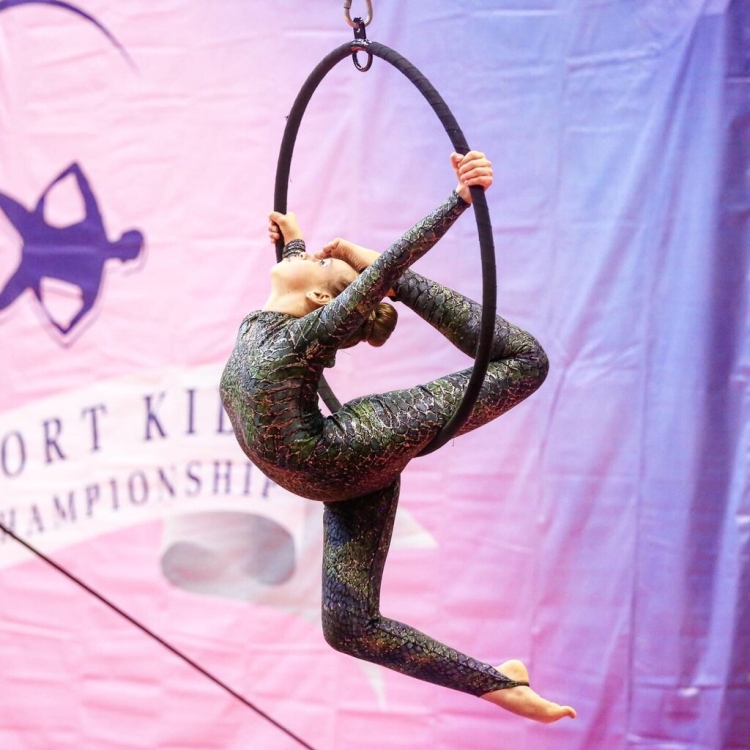 Камилла Базганова гимнастка воздушная гимнастика