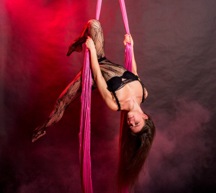 Воздушная гимнастика на полотнах