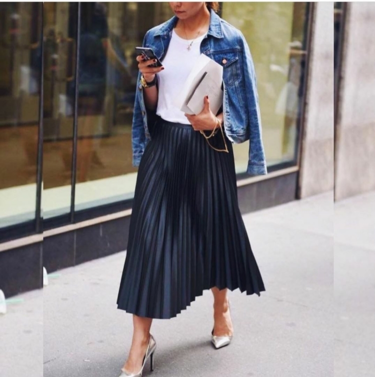 Кожаная юбка плиссе стрит стайл