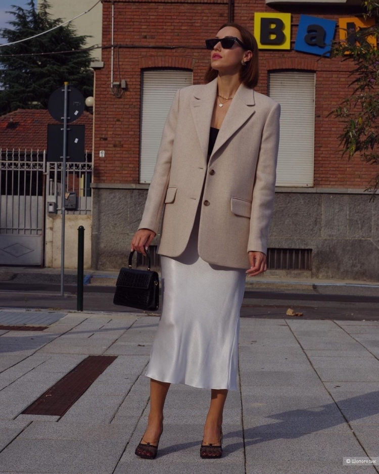 Образ с атласной юбкой и пиджаком