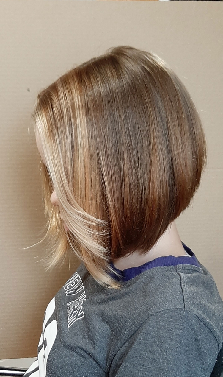 Осветление темно русых волос каре