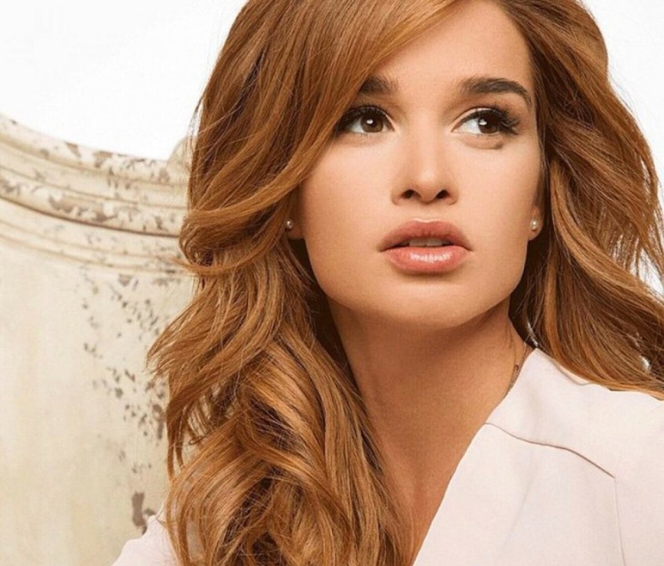 Цвет волос Ксении Бородиной