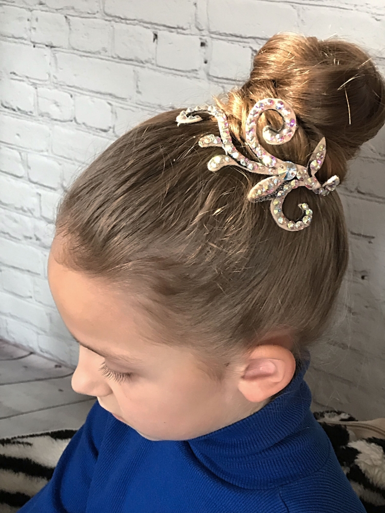 Украшение на пучок для художественной гимнастики