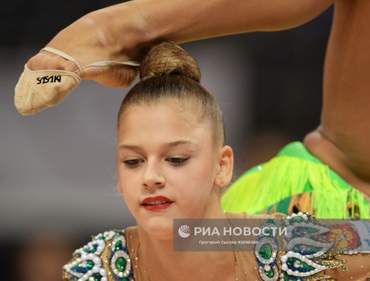 Алина Кабаева булавы