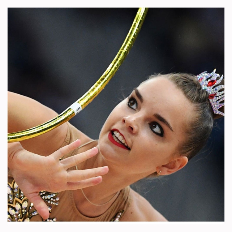 Пучок с челкой для художественной гимнастики