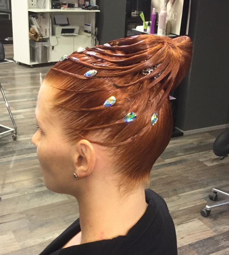 Прическа для бальных танцев на короткие волосы для девочек