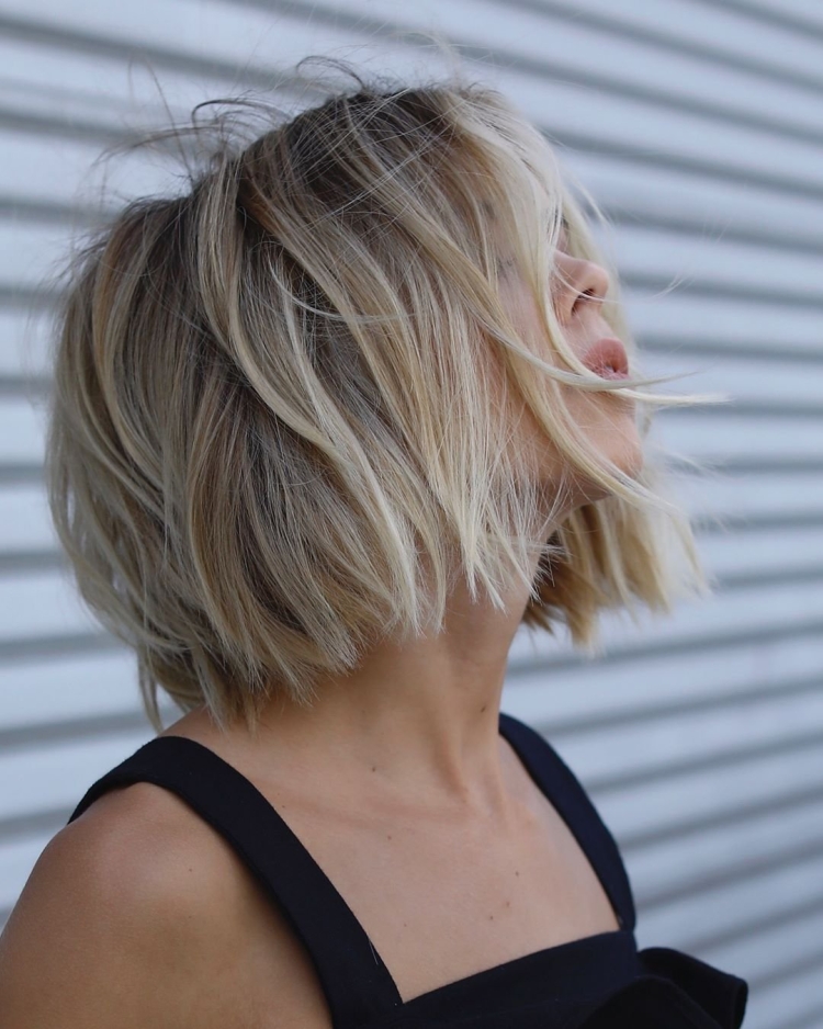 Каре растрепанный Боб