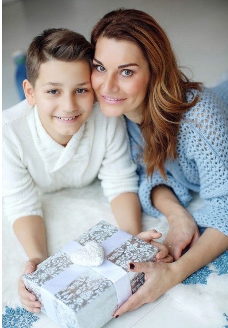 Фотосессия мама и сын в студии