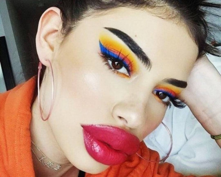 Очень яркий макияж смешной