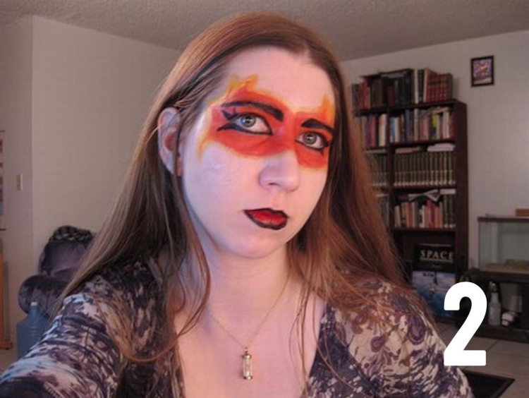 Плохонакрашенная женщина