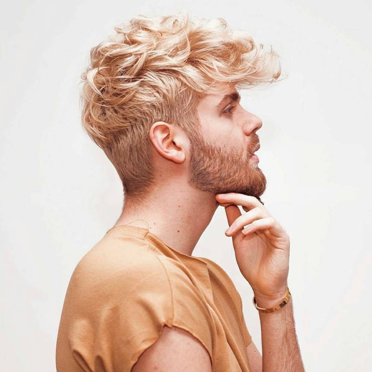 Короткие кудрявые светлые волосы мужские