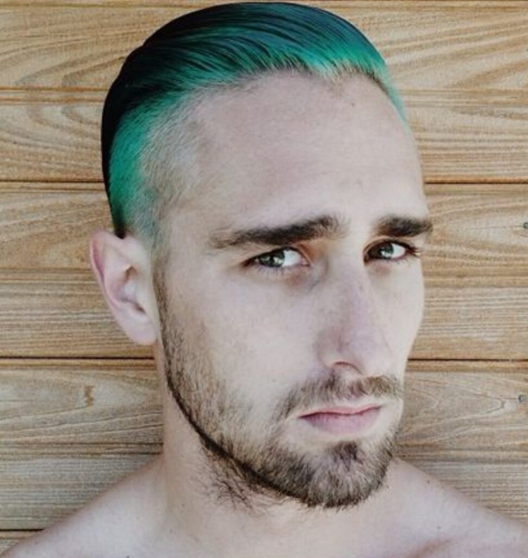 Зелёные волосы у мужчин