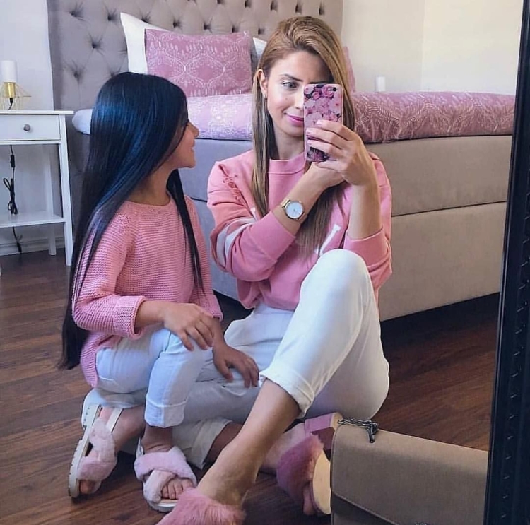 Мама и дочь селфи