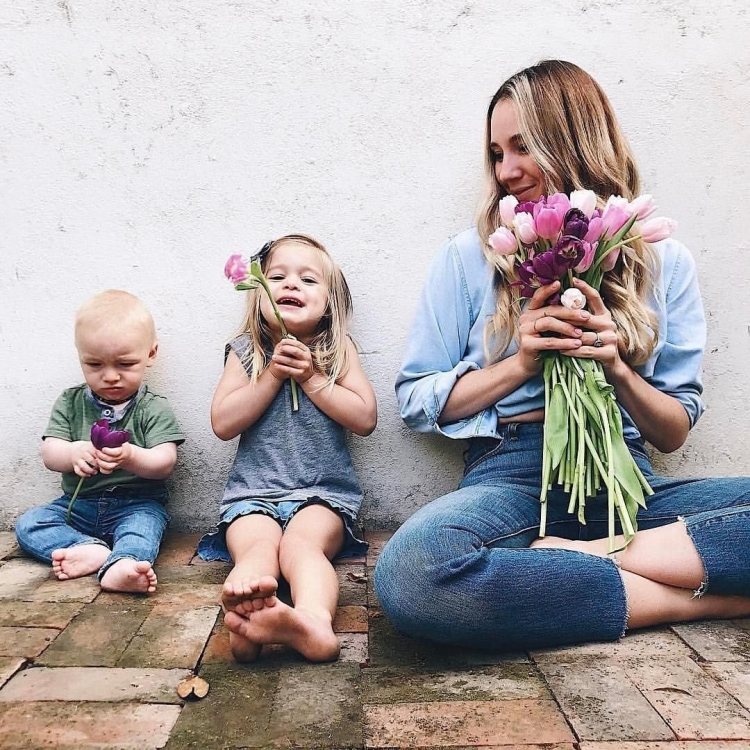 Фотосессия мама с сыном и дочкой