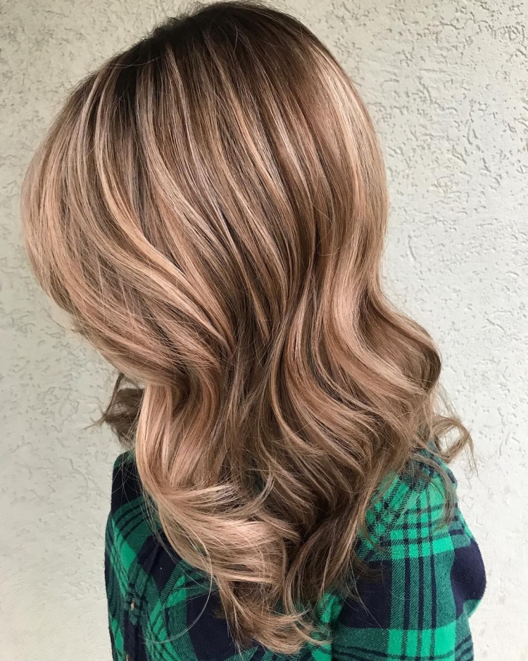 Цвет Моко мелировоном волосе