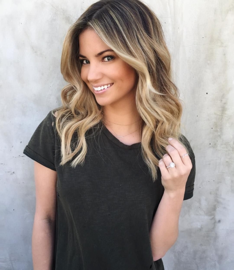 Окрашивание с белыми прядями у лица