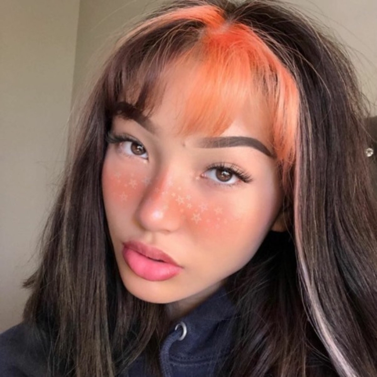 Наполовину окрашенная челка